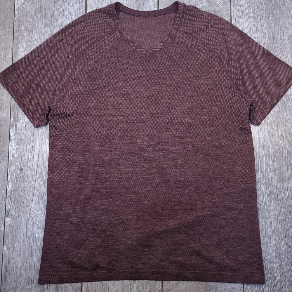 Lululemon Metal Vent Tech Shirt Mens XL Burgundy V-Neck Short Sleeve Athletic